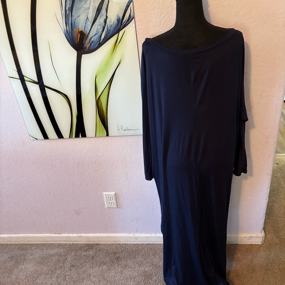 Must bundle dress size large - Picture 4 of 6